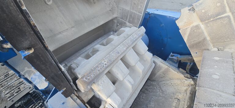 Mobile impact crusher on tracks Terex Pegson Trakpactor 428