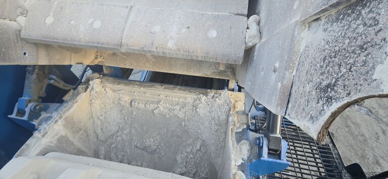 Mobile impact crusher on tracks Terex Pegson Trakpactor 428