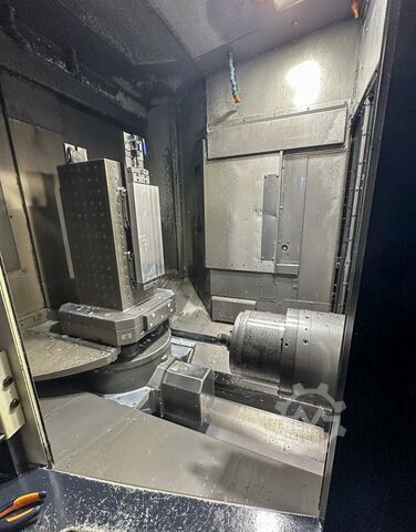 CNC machining center Makino A61