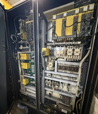 CNC machining center Makino A61