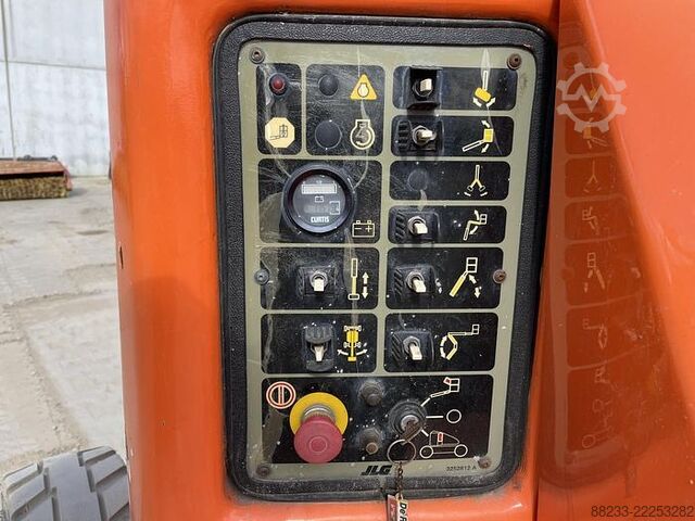Articulated boom lift JLG E450AJ