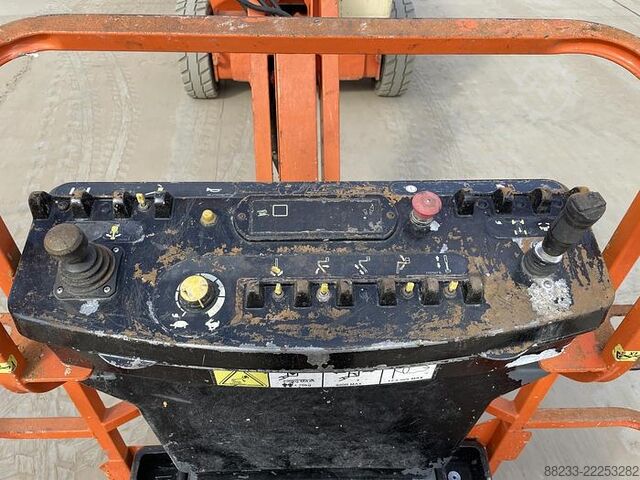 Articulated boom lift JLG E450AJ