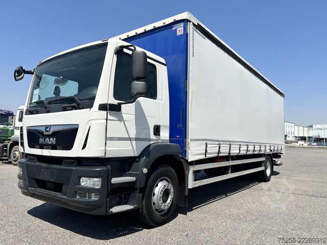Flatbed truck with tarp MAN 