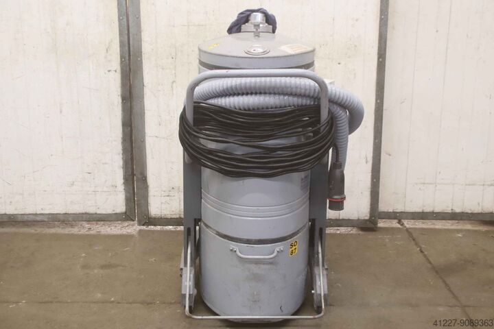 Industrial vacuum cleaner Nilfisk GB 726
