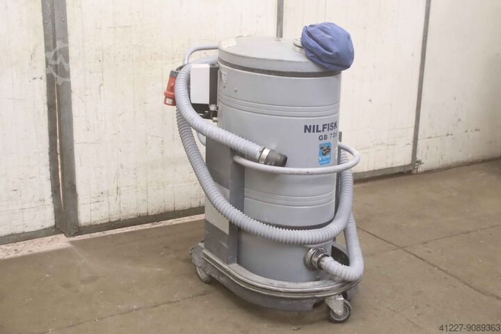 Industrial vacuum cleaner Nilfisk GB 726