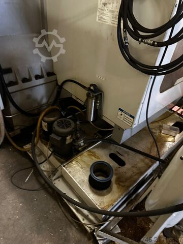 Vertikales Bearbeitungszentrum HAAS VF-4 BHE   40 ATC