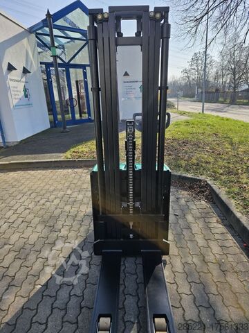 High Lift stacker Mitsubishi SBP16N3