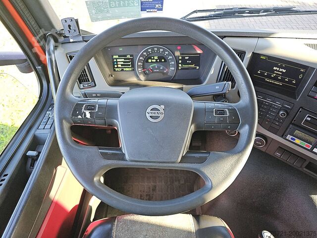 Refrigerated/frozen transport VOLVO FM 330 6X2 FRIGOBL. LIFT