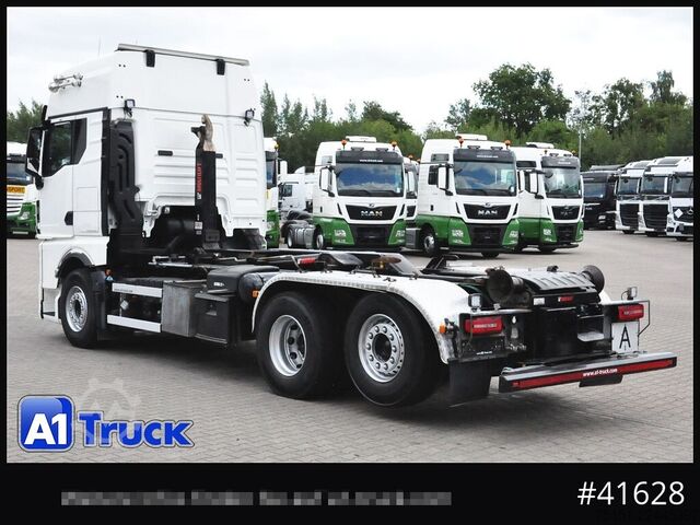 Roll-off tipper truck MAN TGX 26,500 LL, HIAB Intarder Navi Sound, Funk