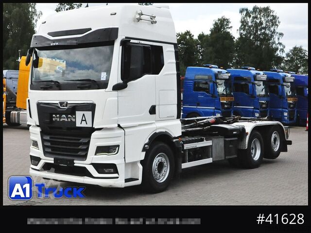 Roll-off tipper truck MAN TGX 26,500 LL, HIAB Intarder Navi Sound, Funk