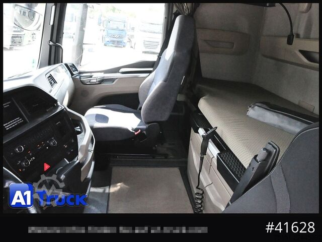 Roll-off tipper truck MAN TGX 26,500 LL, HIAB Intarder Navi Sound, Funk
