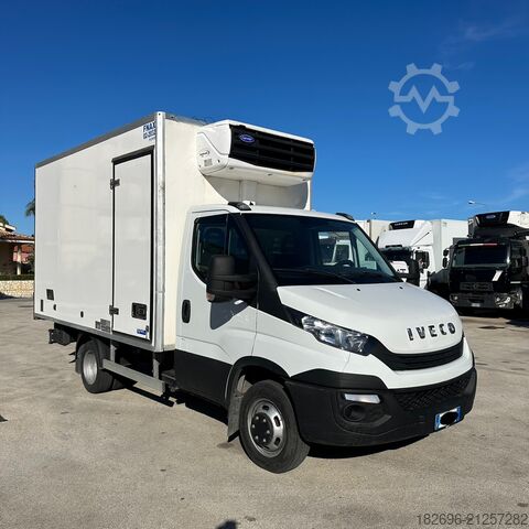 Transporter mit Koffer Iveco Daily 35c18