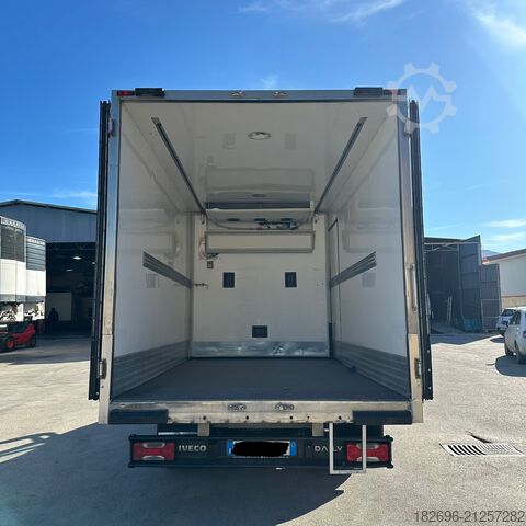 Transporter mit Koffer Iveco Daily 35c18