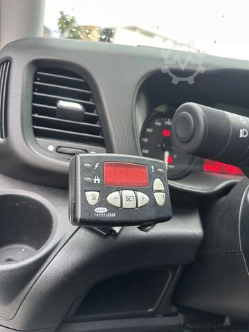 Transporter mit Koffer Iveco Daily 35c18