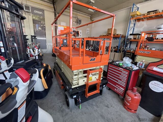 Scissor Lifts JLG R2646
