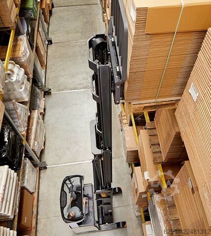 Reach Truck Crown ESR1040 - 1.4 TT7950