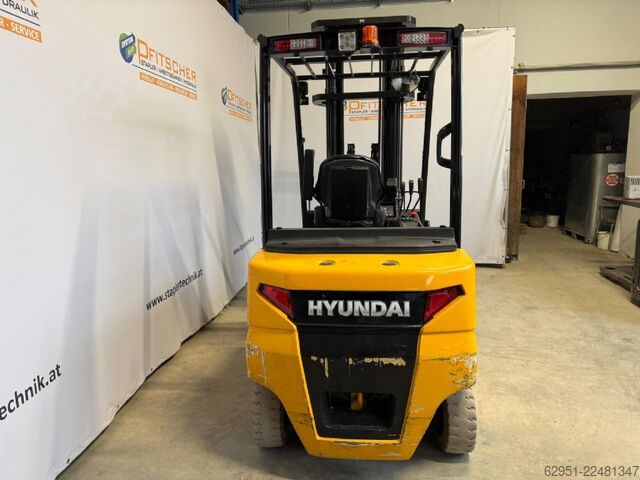 Electric 4-wheel forklift Hyundai 35BH-9