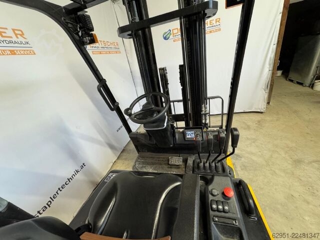 Electric 4-wheel forklift Hyundai 35BH-9