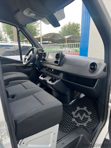 High top van MERCEDES-BENZ Sprinter 215 9G-TR HOCH+LANG KLIMA 3-SITZ KAMERA