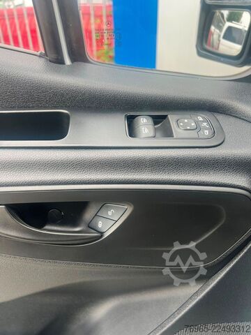 High top van MERCEDES-BENZ Sprinter 215 9G-TR HOCH+LANG KLIMA 3-SITZ KAMERA