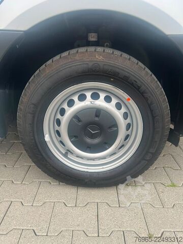 High top van MERCEDES-BENZ Sprinter 215 9G-TR HOCH+LANG KLIMA 3-SITZ KAMERA