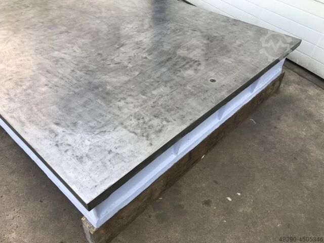 Strongly ribbed straightening and welding plate made of steel cast iron/grey cast iron; heavy straig  3050x2000