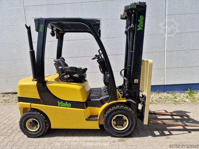 Forklift Yale GDP25VX Diesel Stapler
