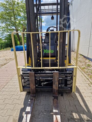 Forklift Yale GDP25VX Diesel Stapler