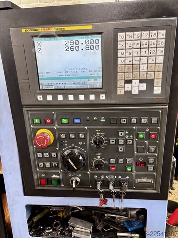 CNC lathe Doosan Lynx 220B