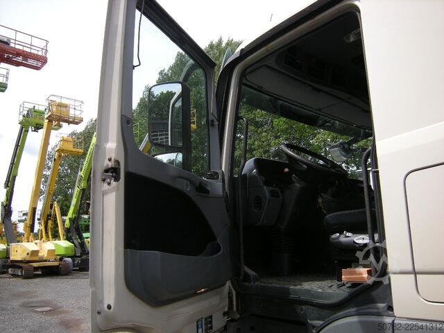 Truck mounted crane Mercedes-Benz Actros 1848