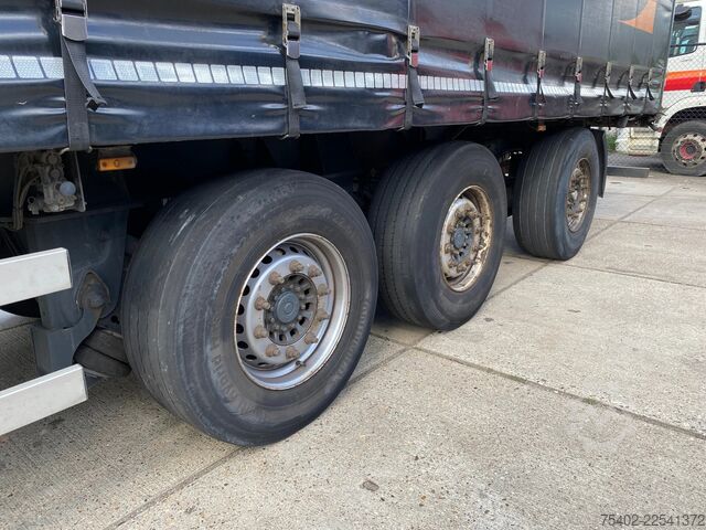 Curtain sided Pacton /Hard-Wood Floor / Steering Axle / 1x Lift Axle...
