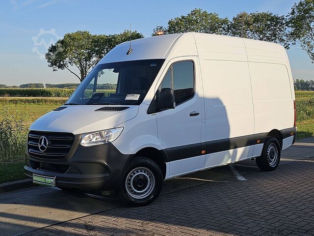 High-roof van MERCEDES-BENZ SPRINTER 311 L2H2 MBUX10  RWD