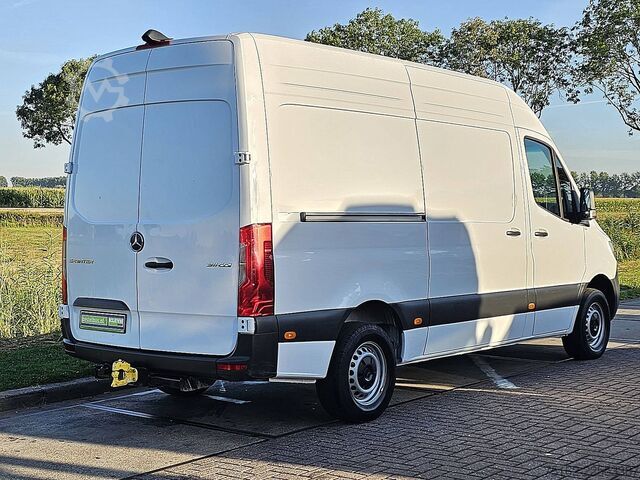 High-roof van MERCEDES-BENZ SPRINTER 311 L2H2 MBUX10  RWD