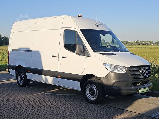 High-roof van MERCEDES-BENZ SPRINTER 311 L2H2 MBUX10  RWD