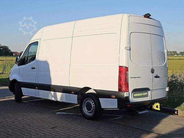 High-roof van MERCEDES-BENZ SPRINTER 311 L2H2 MBUX10  RWD