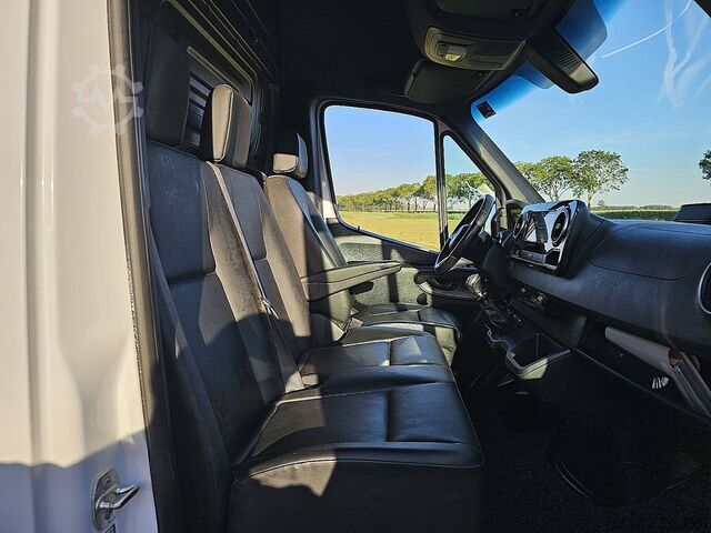 High-roof van MERCEDES-BENZ SPRINTER 311 L2H2 MBUX10  RWD