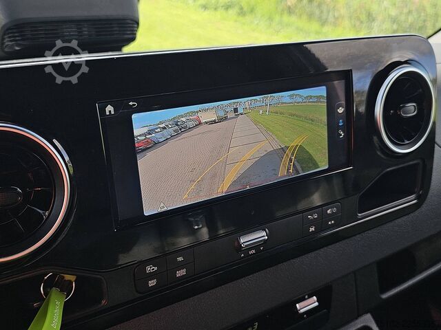 High-roof van MERCEDES-BENZ SPRINTER 311 L2H2 MBUX10  RWD