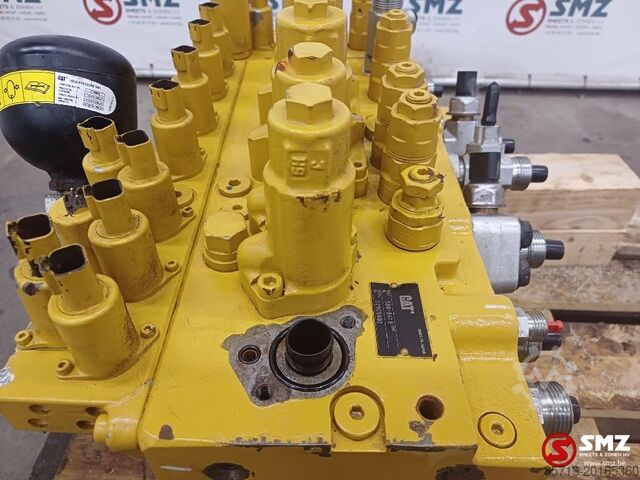 Hydraulic system Caterpillar Main valve control Caterpillar