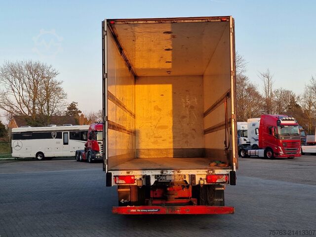 Suitcase Scania R580 V8 Topline 6x2 - Box with sidedoors - Reta...