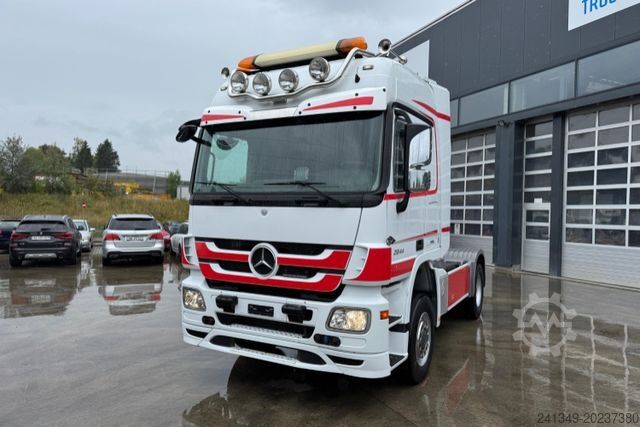 Standard tractor unit MERCEDES-BENZ Actros 2044 4x4
