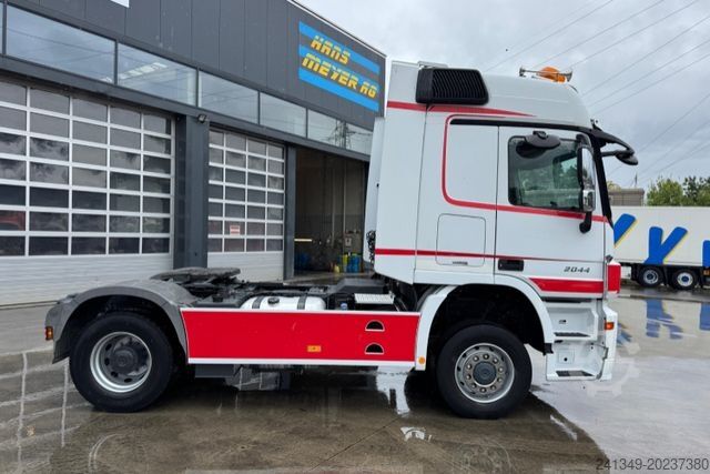 Standard tractor unit MERCEDES-BENZ Actros 2044 4x4