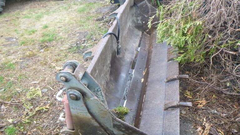 Pneumatic slewing drive MECALAC Ahlmann AS 700