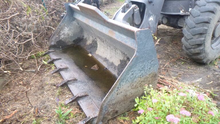 Pneumatic slewing drive MECALAC Ahlmann AS 700