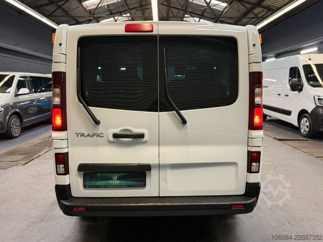 Kleinbus RENAULT Trafic Kombi L1H1 Life Style 8 Sitze AC LED PDC