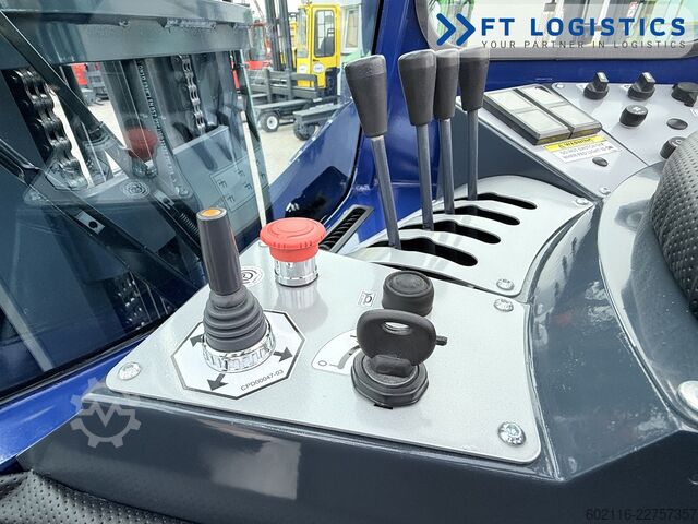 4-way forklift Combilift C4000 GAS TRIPLEX 5550 POSITIONER CABIN