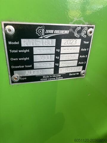 Landmaschine Závod Kobzarenko Mobilní nakládač vozů RVM 180E