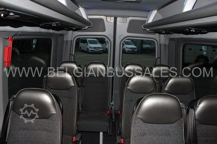 Minibus VW Crafter / 7.4m / Airco / Sprinter / Daily
