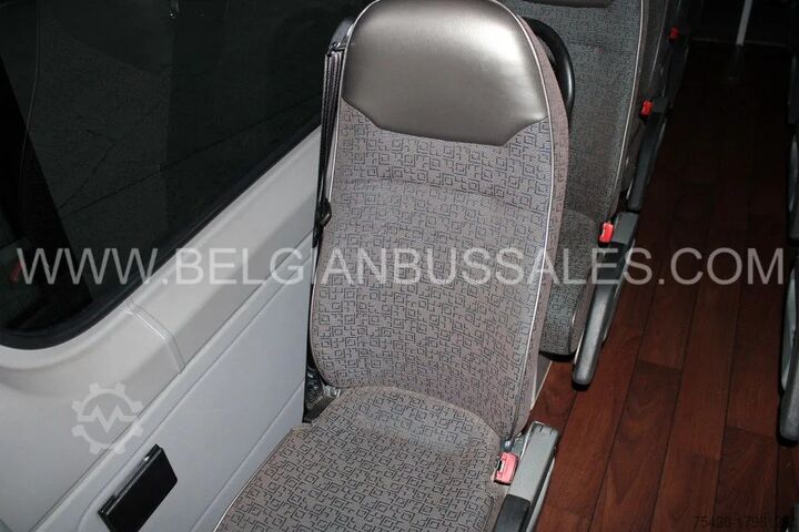 Minibus VW Crafter / 7.4m / Airco / Sprinter / Daily