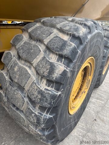 Articulated dumper Caterpillar 730