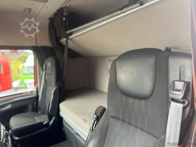 Standard tractor unit DAF XF530 Euro6e Space Cap Kipphydraulik ACC Waage